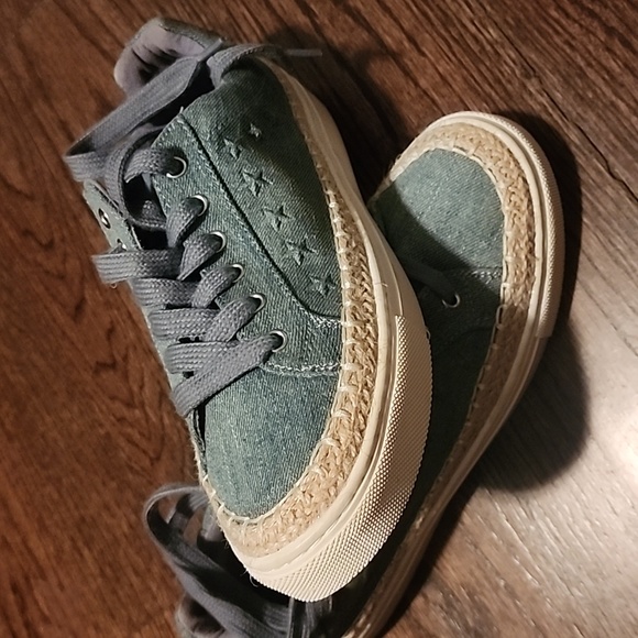 Womens Guess Denim Star Size 8 Lace Up Shoes. Never worn - Picture 9 of 10